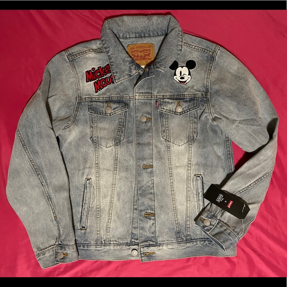 LEVI’S MICKEY MOUSE EMBROIDERED TRUCKER❤️
